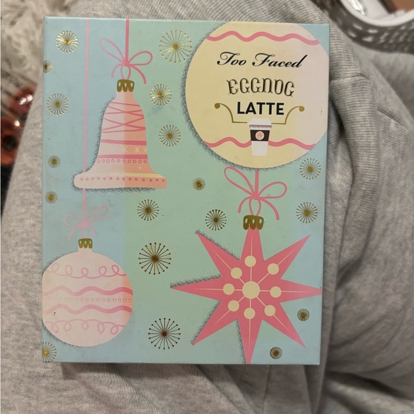Too faced egg nog latte palette - Picture 1 of 2